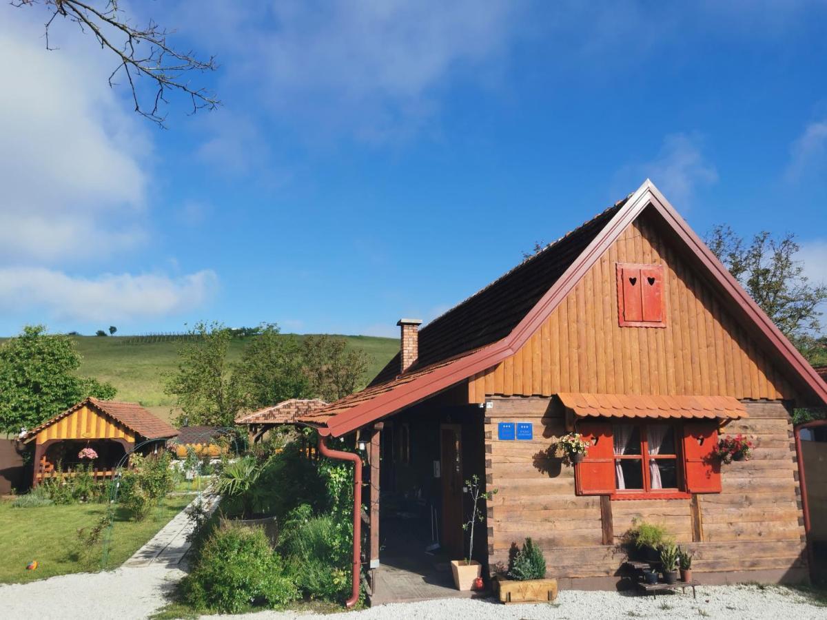 Pod Orehom Drvena Kuca I Sauna Hotel Krapina Exterior foto