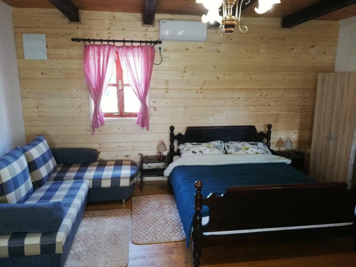 Pod Orehom Drvena Kuca I Sauna Hotel Krapina Exterior foto