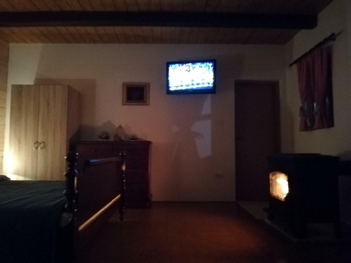 Pod Orehom Drvena Kuca I Sauna Hotel Krapina Exterior foto