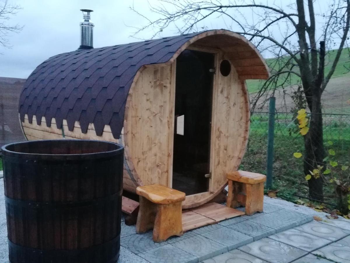 Pod Orehom Drvena Kuca I Sauna Krapina Exterior foto